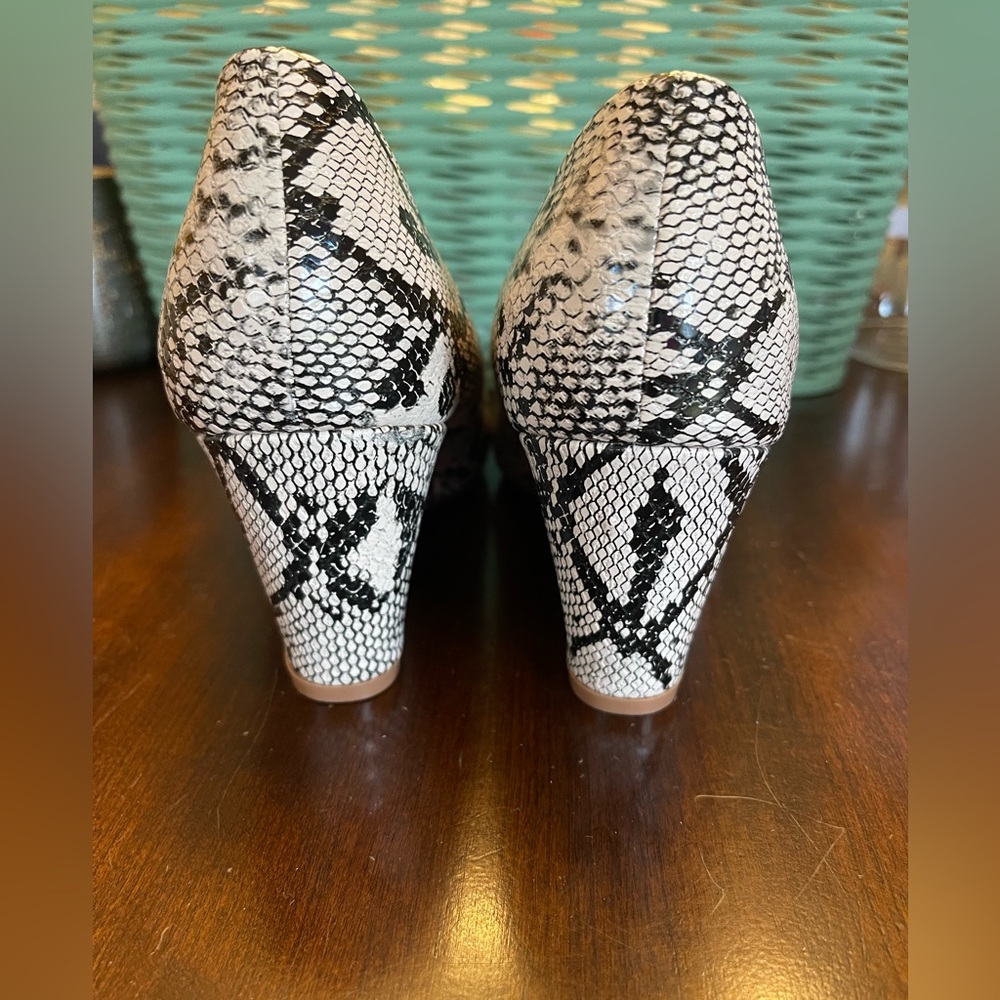 NWOT Riverberry Women's Leah Mid Heel Round Toe Wedge Pumps - Picture 6 of 9